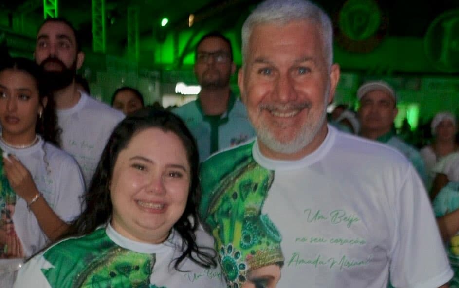 Porta-bandeira Miriam Acedo é homenageada em ensaio da Mancha Verde. Foto: Divulgação/Mancha Verde