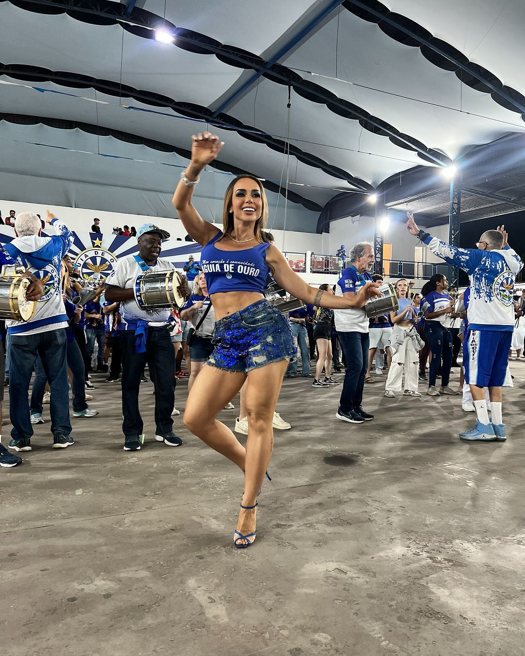 Rainha precisa de vestido de brilho e coroa para ser feliz?