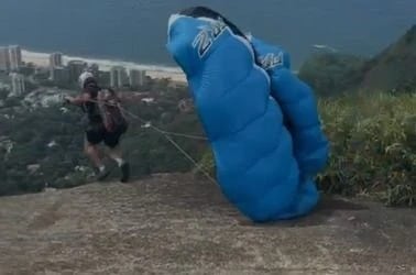 Homem morre ao cair de parapente no Rio de Janeiro