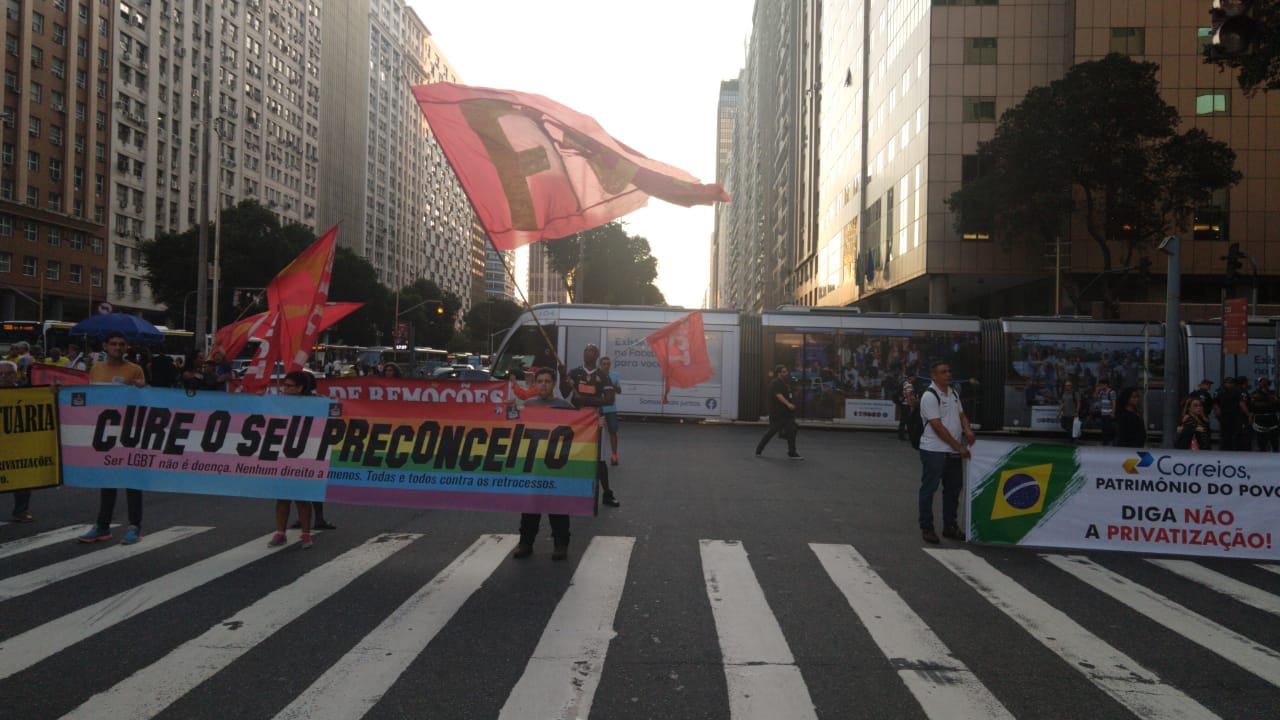 Ato pela educação e pela soberania no Rio de Janeiro. Foto: Túlio Ribeiro