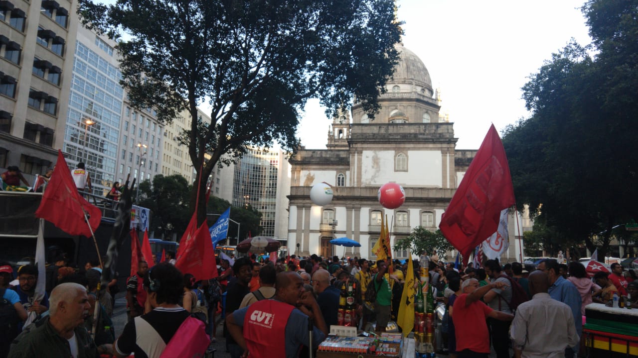 Ato pela educação e pela soberania no Rio de Janeiro. Foto: Túlio Ribeiro