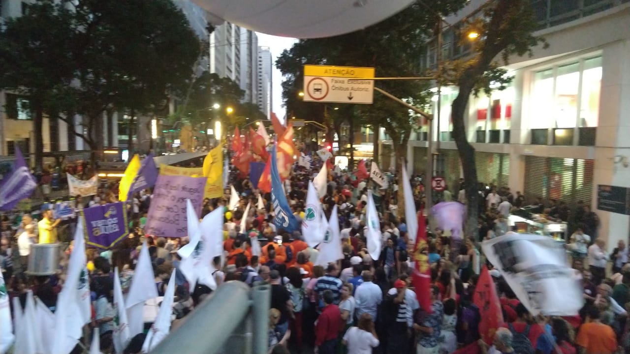 Ato pela educação e pela soberania no Rio de Janeiro. Foto: Túlio Ribeiro