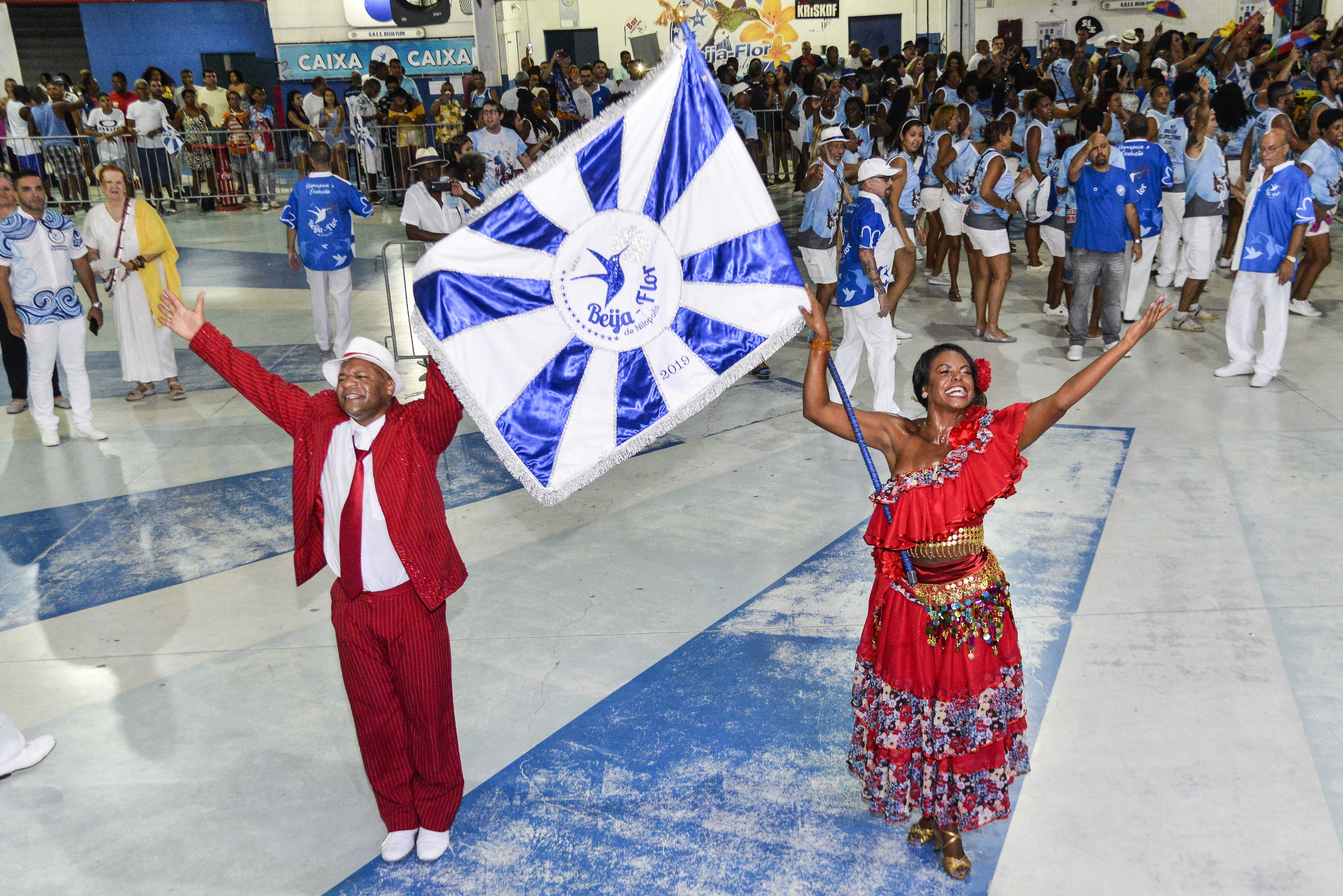 Selminha Sorriso e Claudinho completam bodas de prata como mestre-sala e  porta-bandeira da Beija-Flor - Jornal O Globo