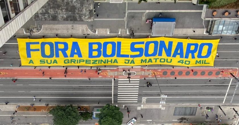 São Paulo tem atos contra e a favor de Bolsonaro