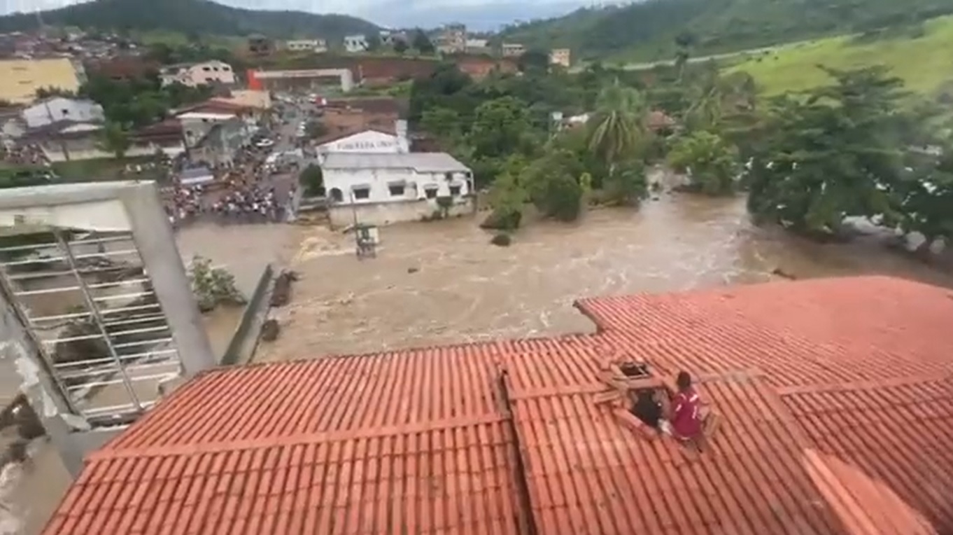 Fortes chuvas causam enchentes na Bahia desde o fim de novembro. Foto: Reprodução/Twitter