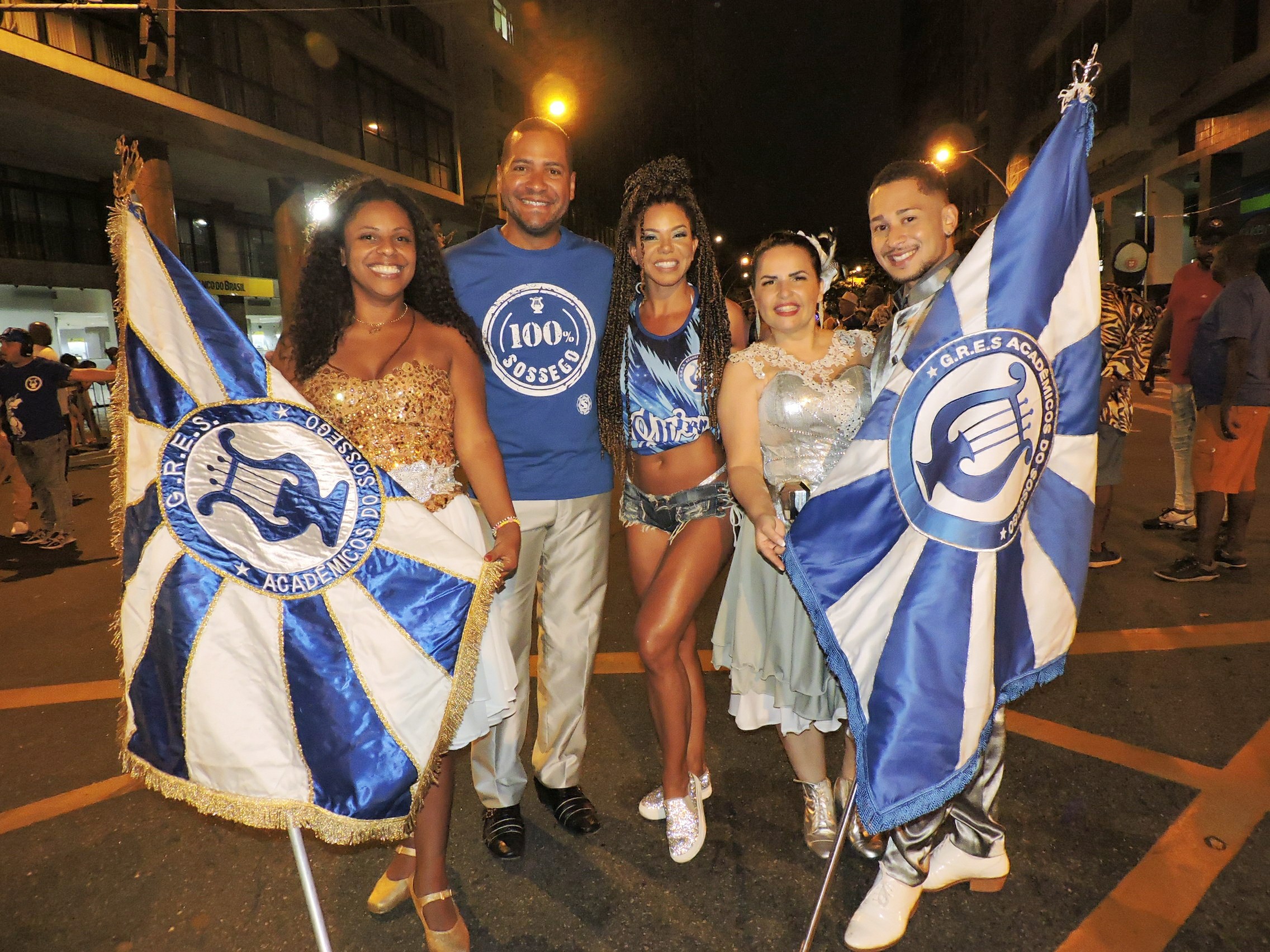 Rainha de bateria da Sossego, Malu Torres exibe samba no pé e carisma em ensaio de rua. Foto: Alex Sandro Gardel