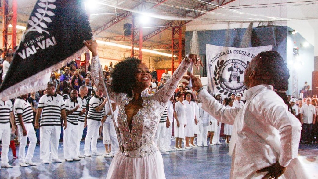 Primeiro casal de mestre-sala e porta-bandeira da Vai-Vai. Foto: Cidmara Formenton/Vai-Vai/Instagram