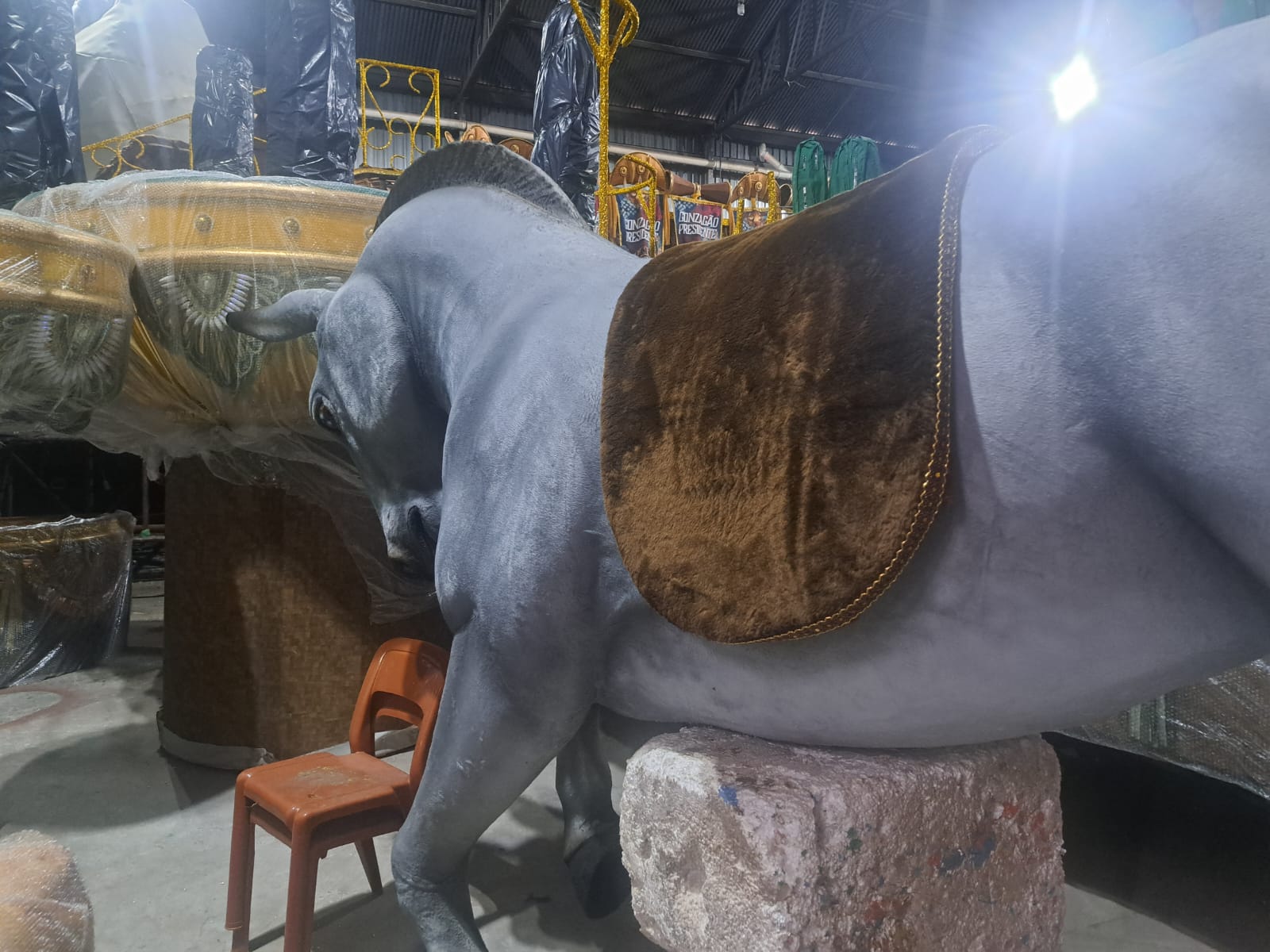 Barracão da Dom Bosco de Itaquera para o Carnaval 2024. Foto: Divulgação.